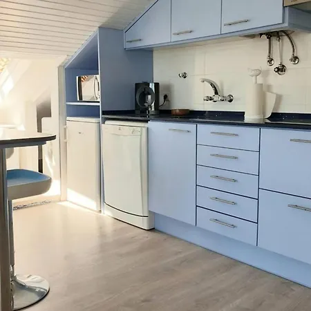 Blue House With Parking Appartement