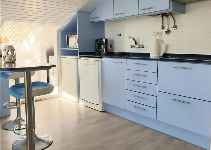 Blue House With Parking Διαμέρισμα