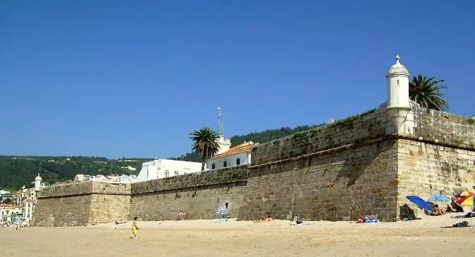 Blue House With Parking Daire Sesimbra